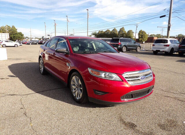 
2012 Ford Taurus Limited Sedan full									