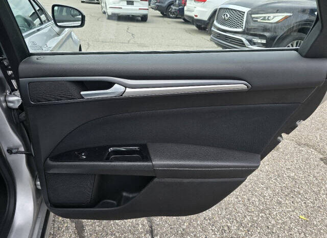 
								2014 Ford Fusion SE Sedan full									
