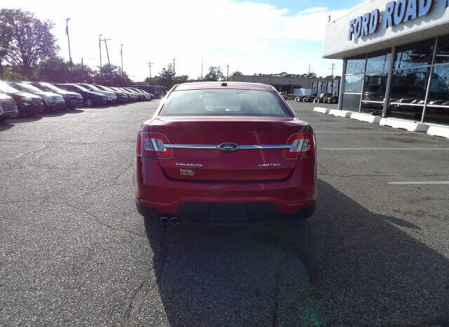 
2012 Ford Taurus Limited Sedan full									