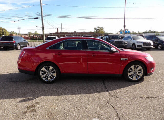 
2012 Ford Taurus Limited Sedan full									