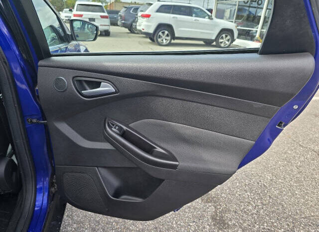 
								2014 Ford Focus Titanium Sedan full									