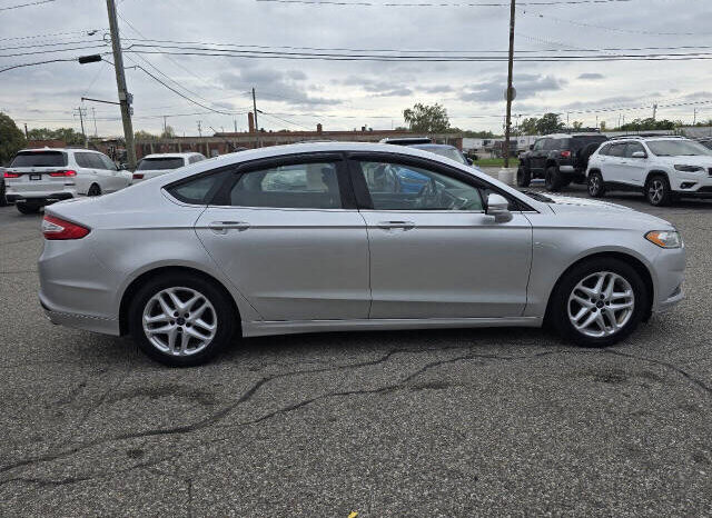 
								2014 Ford Fusion SE Sedan full									