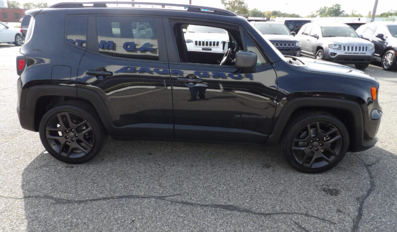 
2021 Jeep Renegade Latitude SUV full									