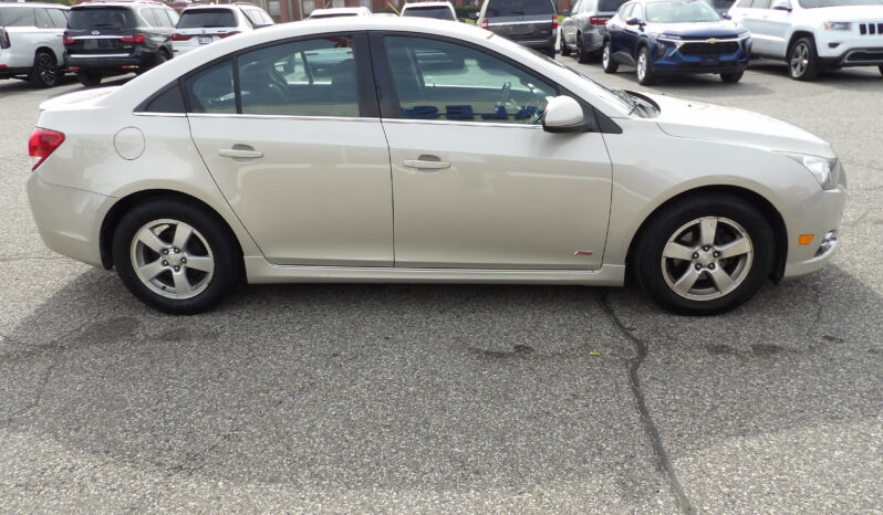 
2014 Chevrolet Cruze 1LT Auto Sedan full									