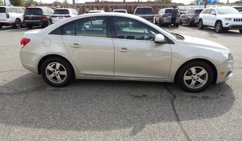 
2015 Chevrolet Cruze 1LT Auto Sedan full									