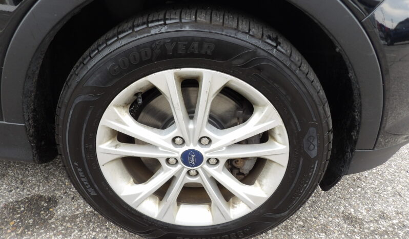 
2017 Ford Escape SE SUV full									