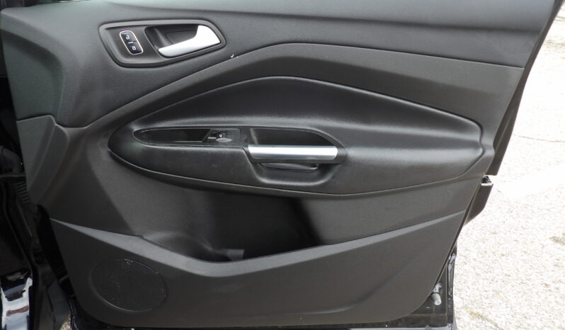 
2017 Ford Escape SE SUV full									