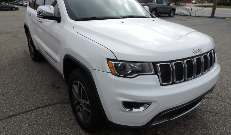 
2017 Jeep Grand Cherokee Limited SUV full									