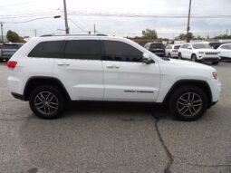 
2017 Jeep Grand Cherokee Limited SUV full									