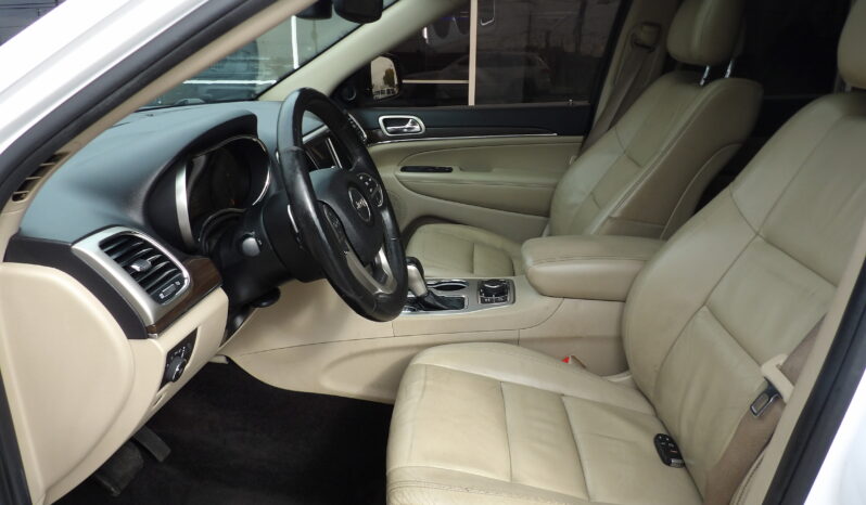 
2017 Jeep Grand Cherokee Limited SUV full									