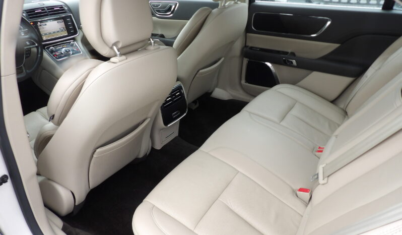 
2017 Lincoln Continental Select Sedan full									