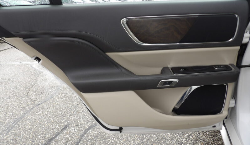 
2017 Lincoln Continental Select Sedan full									