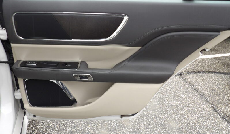 
2017 Lincoln Continental Select Sedan full									