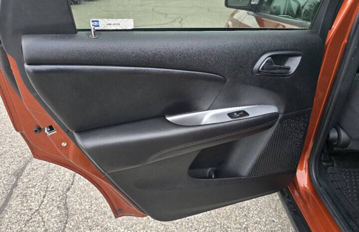 
2012 Dodge Journey SXT SUV full									