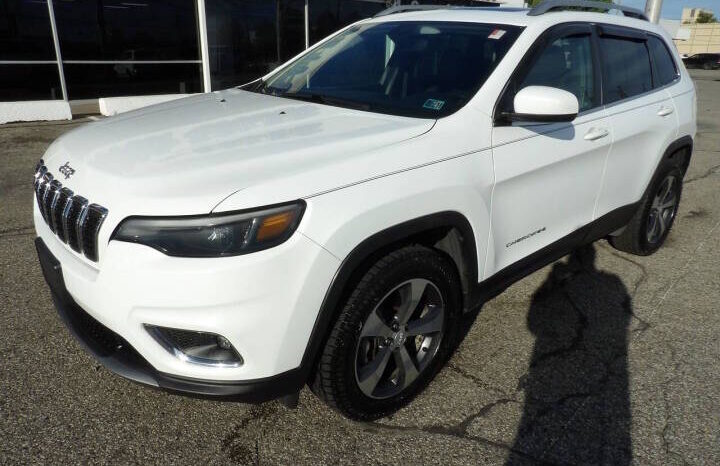 
2019 Jeep Cherokee Limited SUV full									