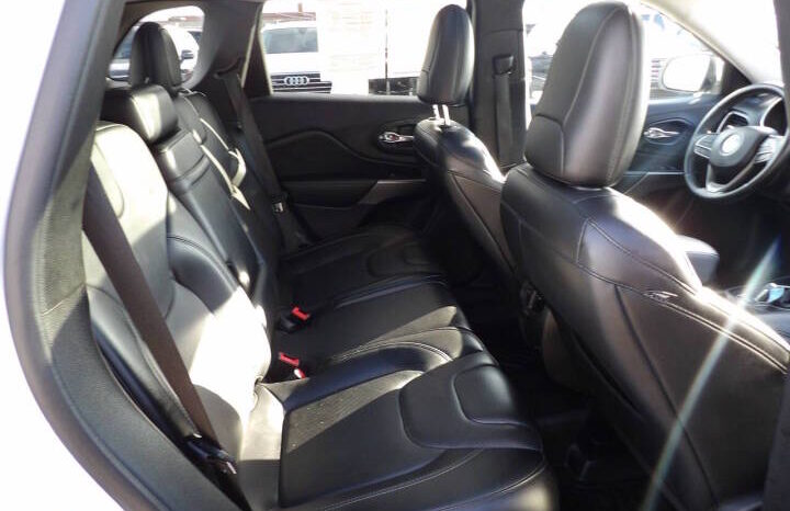 
2019 Jeep Cherokee Limited SUV full									