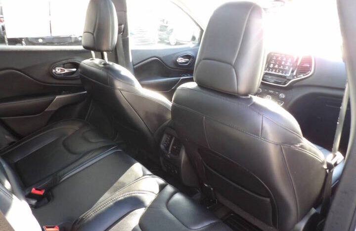 
2019 Jeep Cherokee Limited SUV full									