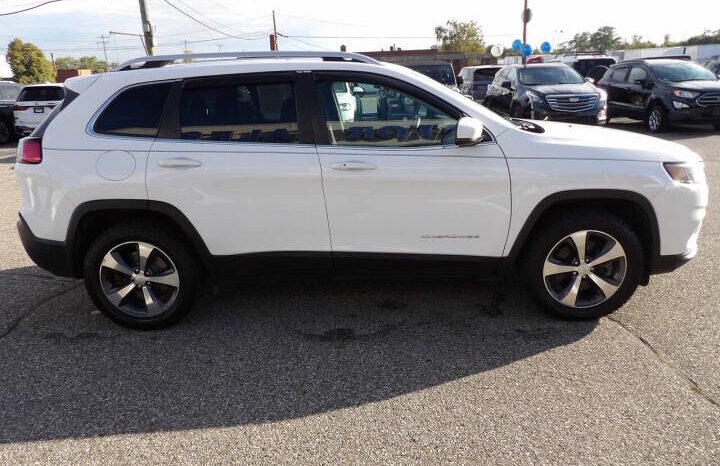 
2019 Jeep Cherokee Limited SUV full									