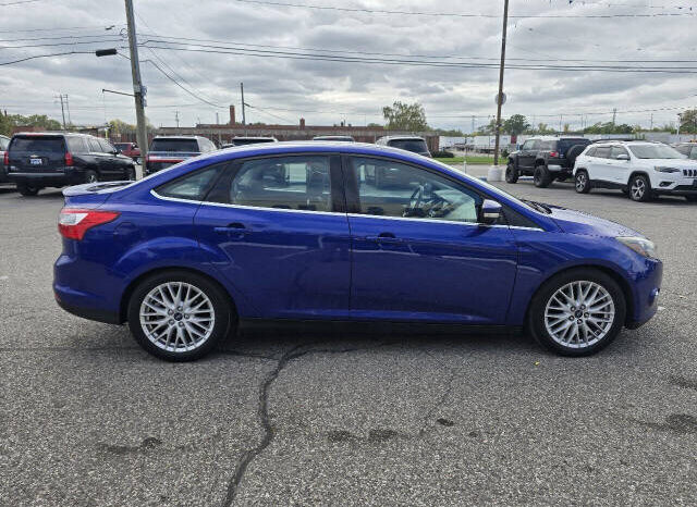 
								2014 Ford Focus Titanium Sedan full									
