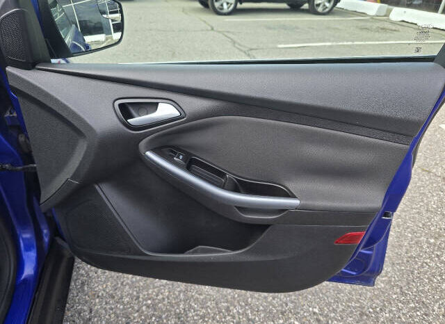 
								2014 Ford Focus Titanium Sedan full									