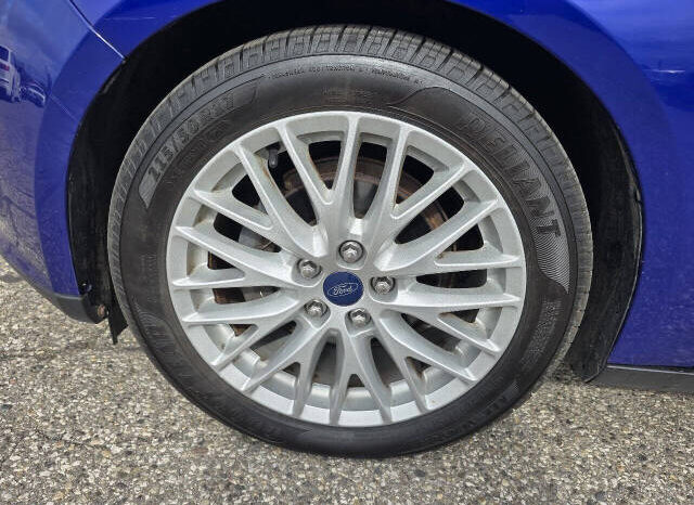 
								2014 Ford Focus Titanium Sedan full									