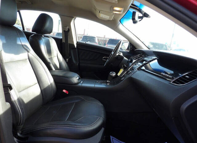 
2012 Ford Taurus Limited Sedan full									